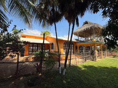 CASA HABITACION CON TERRENO, LAZARO CARDENAS