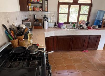 CASA HABITACION CON TERRENO, LAZARO CARDENAS